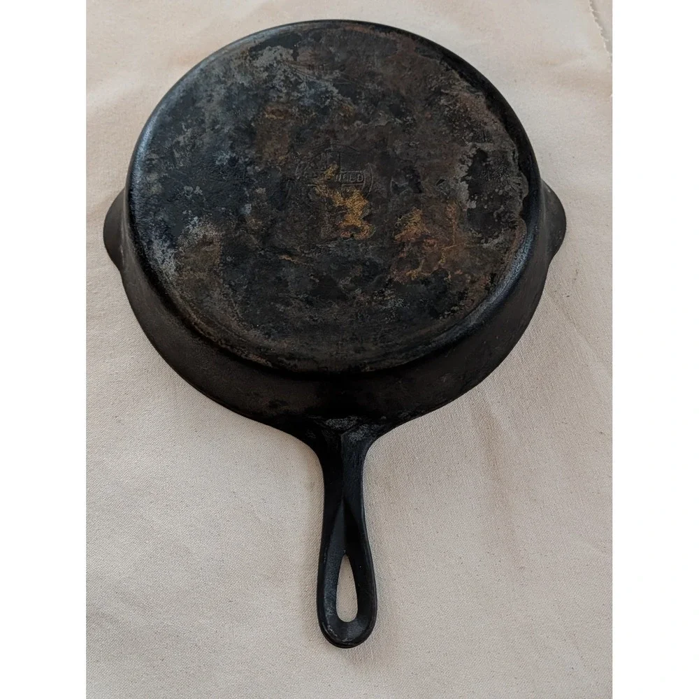 Griswold Cast Iron Skillet Small Logo SBL No 9 Pattern 710 D Groove Handle
